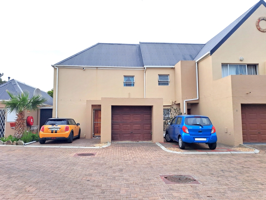 2 Bedroom Property for Sale in Whispering Pines Western Cape
